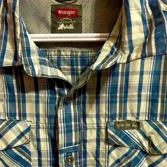 Wrangler outdoor shirt blue  and white size large with cooling sleeves - Picture 2 of 4